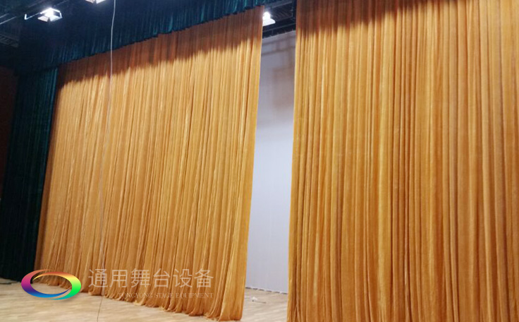舞臺大幕舞臺阻燃幕布www.prettyshare.cn、二、三道幕等分割表演區(qū)域，移換場景不間斷