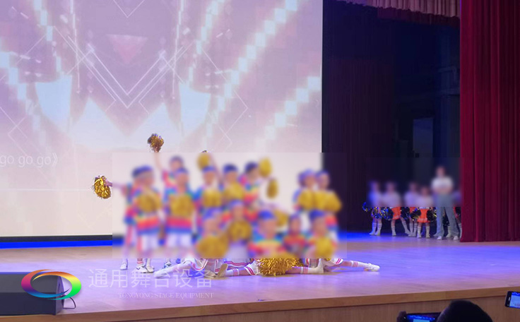 南京某戲劇院對開阻燃幕布、舞臺音響、燈光吊桿項目完工及試運營