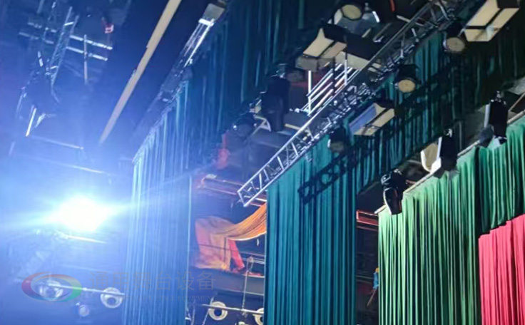 戴南文化藝術中心舞臺機械 舞臺吊桿 舞臺阻燃幕布項目 助力本地文化演出升級，為觀眾帶來更優質的視聽體驗！