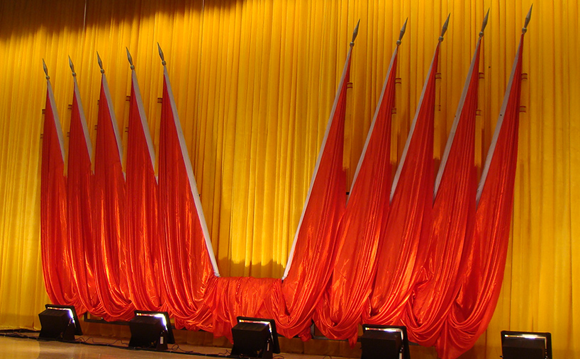 提升阻燃幕布品質(zhì)，保障舞臺使用安全！通用舞臺阻燃幕布新年開工